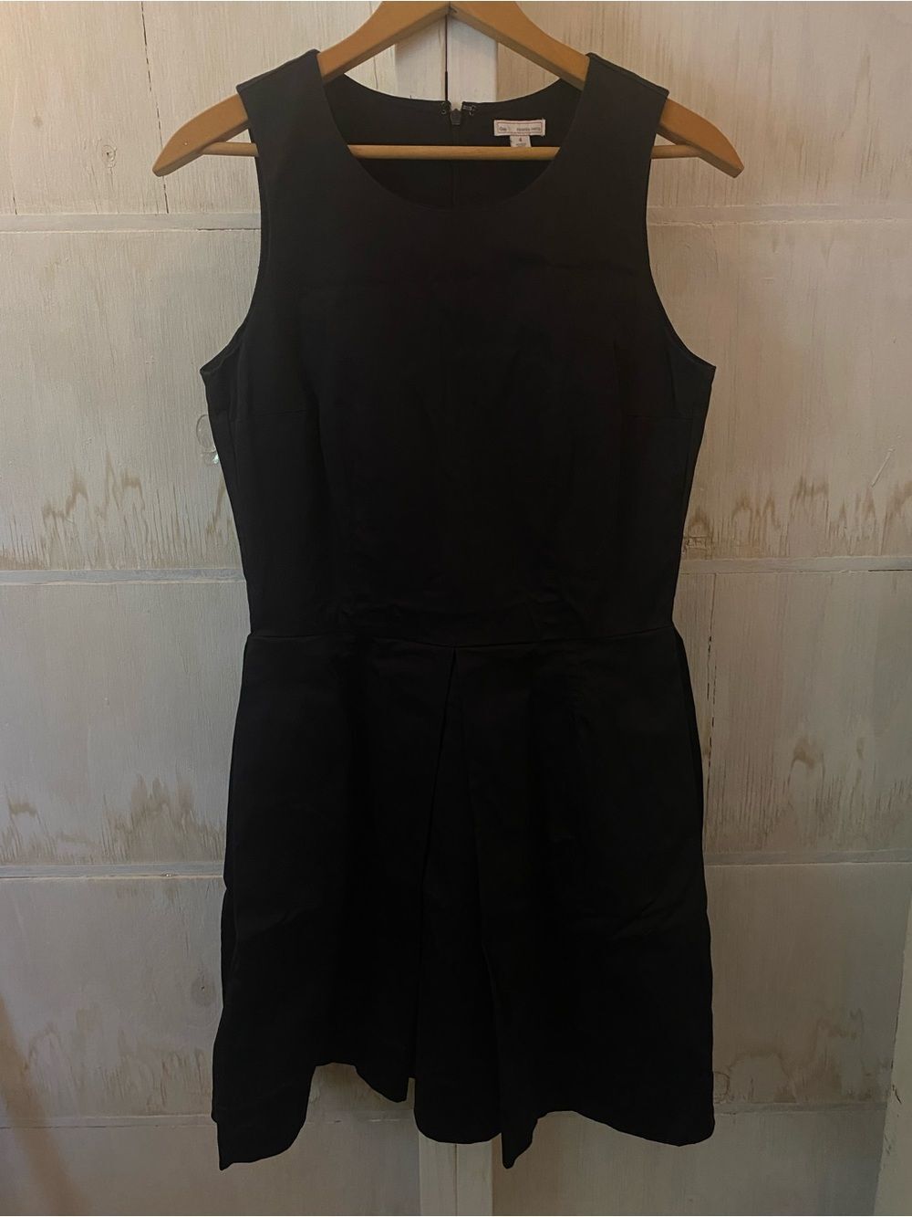 GAP Size 4 Inverted Pleated Black Sleeveless Fit-and-Flare Dress Minimalist